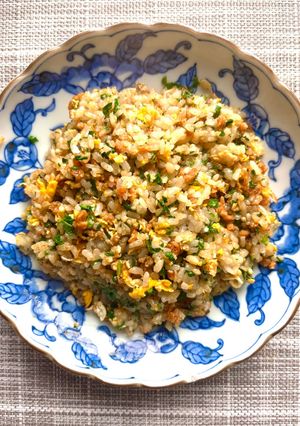 春菊たっぷりのチャーハン-レシピのメイン写真
