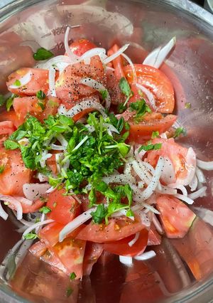 混ぜるだけ！超簡単トマト玉ねぎ豆苗サラダ-レシピのメイン写真