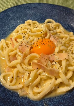 レンジで5分！茹でうどんのコク旨カルボ風うどん-レシピのメイン写真