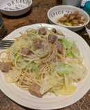 余ったマグロのポキと春キャベツのパスタ☆