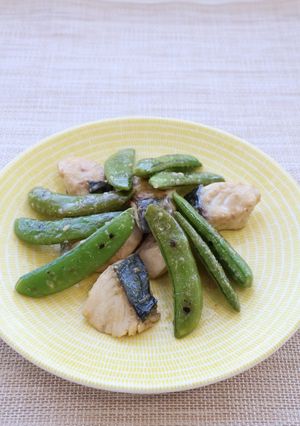 サワラとスナップエンドウのマヨ醤油炒め-レシピのメイン写真