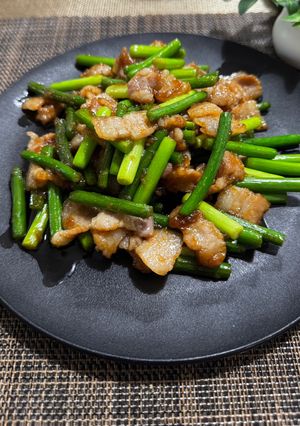 簡単豚バラ肉とニンニクの芽の炒め物-レシピのメイン写真