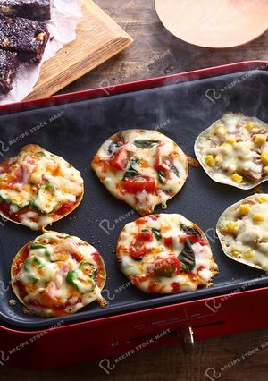 ホットプレートで餃子の皮ピザ-レシピのメイン写真