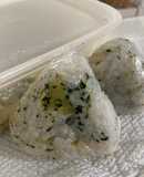 野沢菜と沢庵とわかめのおにぎり