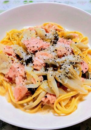 簡単夕飯昼食ワンパンで鮭と茸クリームパスタ魚料理-レシピのメイン写真