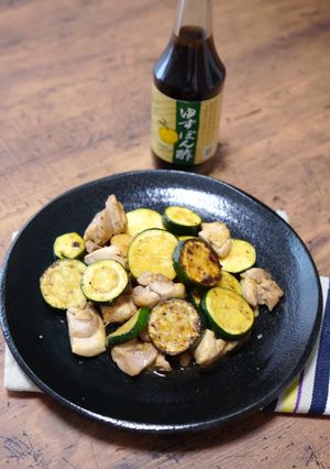 鶏もも肉とズッキーニのぽん酢炒め-レシピのメイン写真