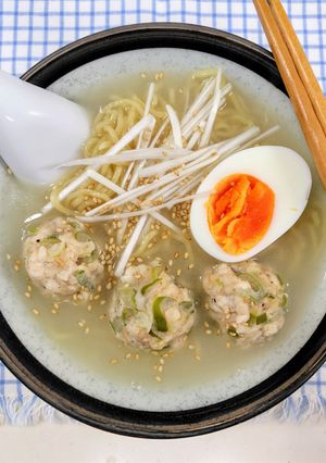 プチッと鍋で鶏団子塩ラーメン-レシピのメイン写真