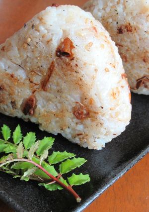 【 ねぎ塩ごまにんにく焼きおにぎり 〗-レシピのメイン写真