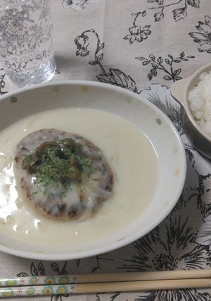 ハンバーグホワイトシチューがけ-レシピのメイン写真