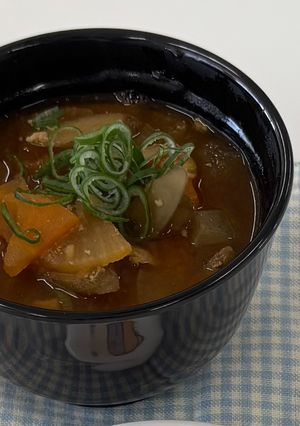 野菜がたっぷり入った豚汁-レシピのメイン写真