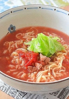 春キャベツのせ袋めんでチリトマトヌードル-レシピのメイン写真