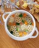 フラワーパスタのポテトスープ