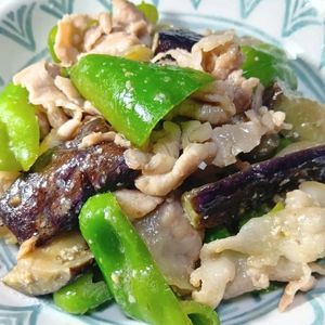 豚こま切れ肉なすピーマンの塩麹味噌炒め