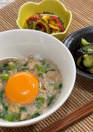 納豆とツルムラサキとバナナでネバネバ丼♪-レシピのメイン写真