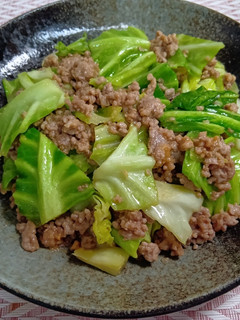 大皿で❢ ひき肉とキャベツの甘味噌炒め-レシピのメイン写真