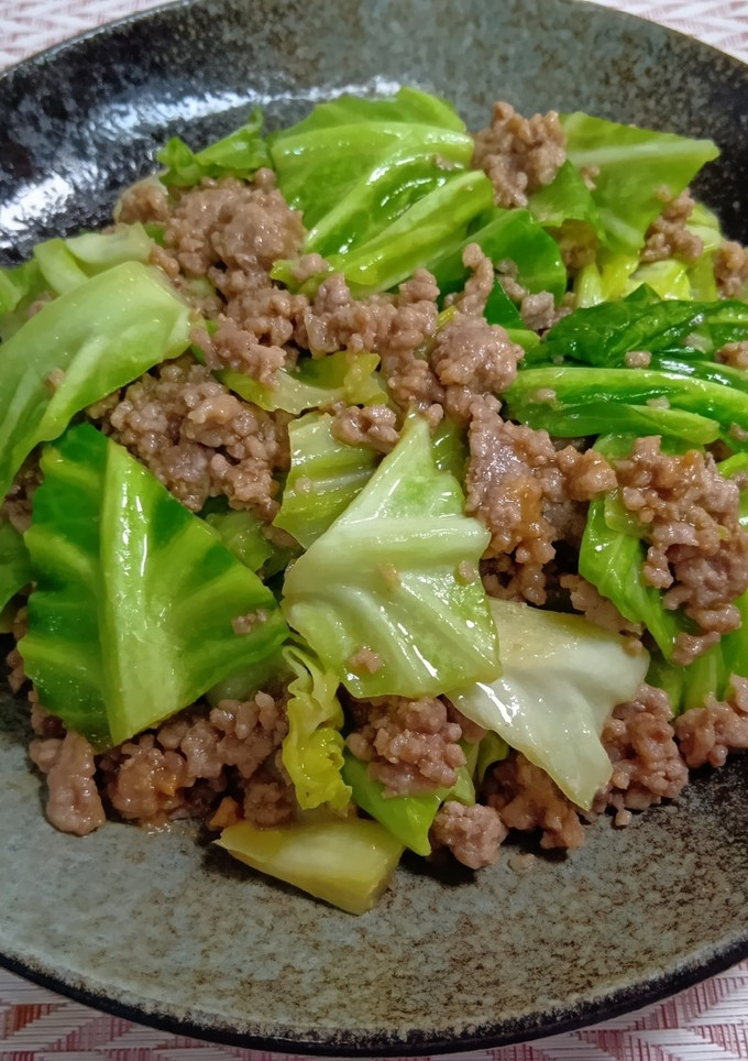 大皿で❢ ひき肉とキャベツの甘味噌炒め-レシピのメイン写真