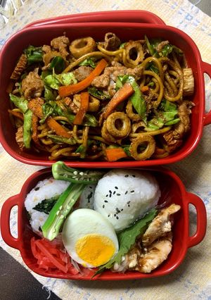 8/5ﾖｯﾁｬﾝ☆焼きそばとおにぎり弁当-レシピのメイン写真