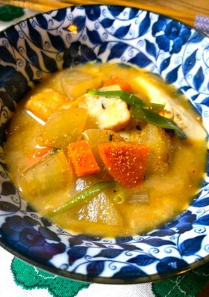 生姜でぽかぽか♪ 根菜と揚げかまぼこの味噌汁-レシピのメイン写真