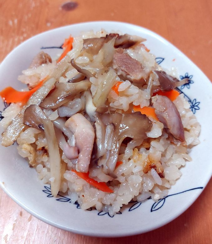 炊き込みご飯 鶏ごぼうと舞茸の炊き込みご飯(6合) by Snow✳drop 【クックパッド