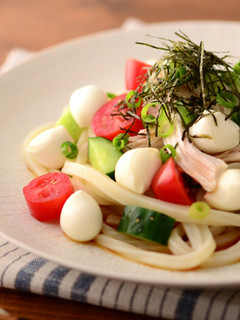 ひとくちモッツァのサラダうどん-レシピのメイン写真