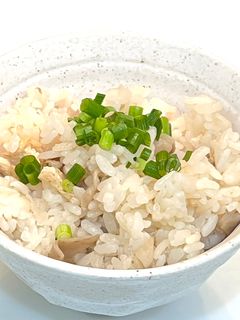 舞茸と油揚げの絶品炊き込み風混ぜご飯-レシピのメイン写真