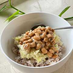 รูปของ 納豆キャベツ和え丼