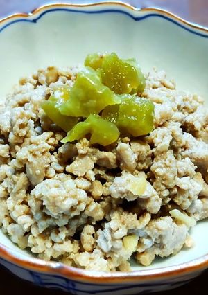 香りで食べる肉そぼろ 　梅塩麹使用　青梅・完熟梅-レシピのメイン写真