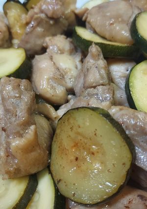 鶏もも肉とズッキーニのレモンソテー-レシピのメイン写真