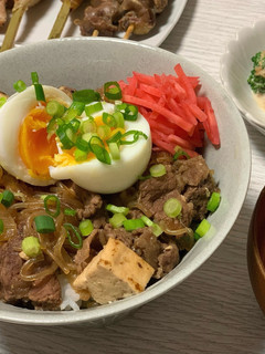 少しのお肉で満足!すき焼き風牛丼-レシピのメイン写真