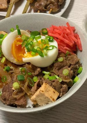 少しのお肉で満足！すき焼き風牛丼-レシピのメイン写真