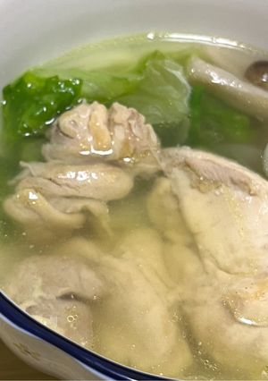 レタスと鶏もも肉のスープ-レシピのメイン写真