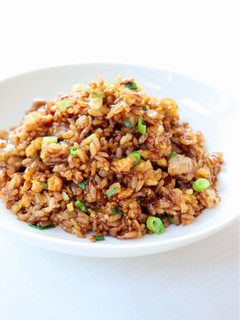 老抽王(中国たまり醤油)で【黒炒飯】-レシピのメイン写真