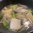 小松菜と油揚げと豚コマとちくわぶのスープ