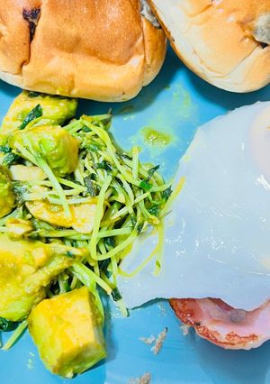 アボカドと豆苗のオイスター炒め-レシピのメイン写真