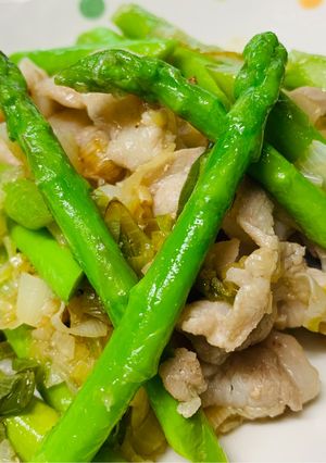 葱の香りがうま〜い！アスパラと豚肉のねぎ塩炒め♡-レシピのメイン写真