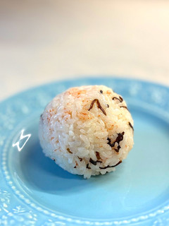 明太子(あかり)と塩昆布のおにぎり-レシピのメイン写真