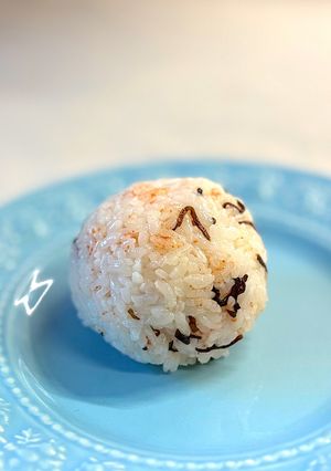 明太子（あかり）と塩昆布のおにぎり-レシピのメイン写真