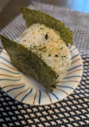 ごま油香るわかめおにぎり-レシピのメイン写真