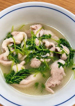 簡単!塩レモン香る豚肉と豆苗のあったか鍋-レシピのメイン写真