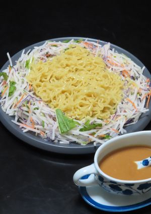 ラーメンサラダ☆野菜と中華麺のごまマヨ醤油ドレ-レシピのメイン写真