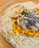 塩茹でチキンと薄焼き玉子の親子冷や麦