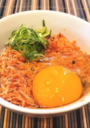 アミエビと鮭フレークの卵かけご飯-レシピのメイン写真