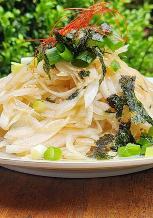 新玉ねぎサラダ♪隠し味は韓国のり!ランチ-レシピのメイン写真