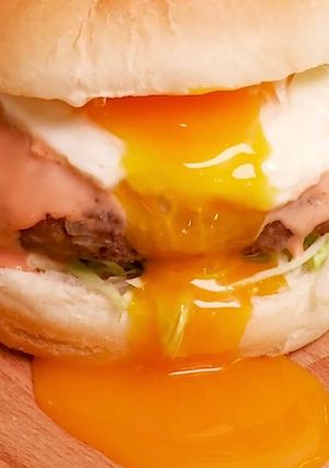 月見バーガー🍔(*ﾟ▽ﾟ*)-レシピのメイン写真
