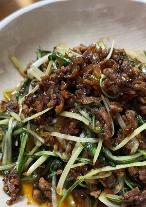 水菜の旨辛肉炒め（麻婆ちっく玉ねぎ入り）-レシピのメイン写真
