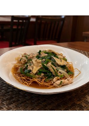 豚肉と舞茸のピリ辛あんかけ皿うどん★動画あり★-レシピのメイン写真