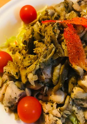 鶏肉とキノコ／マイタケの香草炒め-レシピのメイン写真