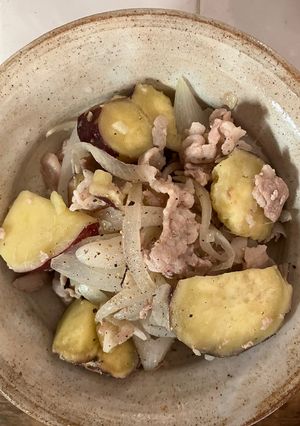 さつまいもと豚肉と玉ねぎのにんにく塩炒め-レシピのメイン写真