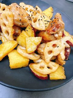 簡単✨さつまいもと蓮根鶏肉の黒酢炒め🍠-レシピのメイン写真