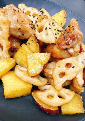 簡単✨さつまいもと蓮根鶏肉の黒酢炒め🍠-レシピのメイン写真
